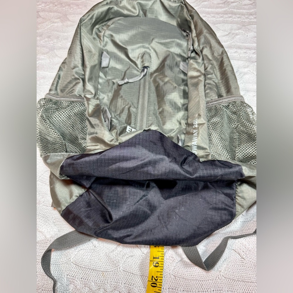 Eddie Bauer Green 20L Lightweight Stowaway Packable Spruce Green Backpack - Picture 10 of 16
